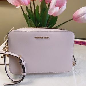 Michael Kors Jet set crossbody in blush pink